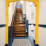 Boutique Caravan Cinema Pensjonat Bilbao