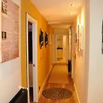 Boutique Caravan Cinema Pensjonat Bilbao