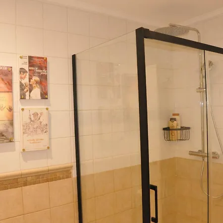 Boutique Caravan Cinema Guest house 4*